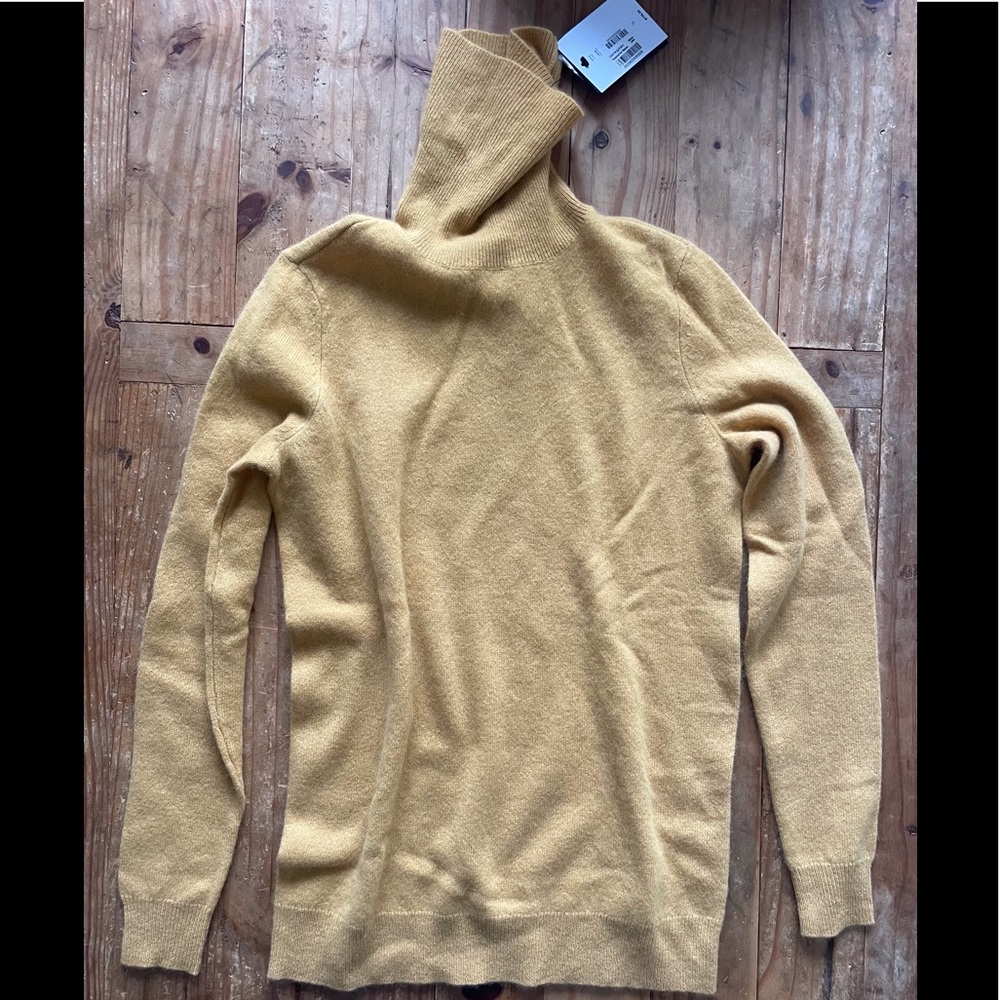 NWT Bloomingdale’s Turtleneck 100% Cashmere Mustard size S